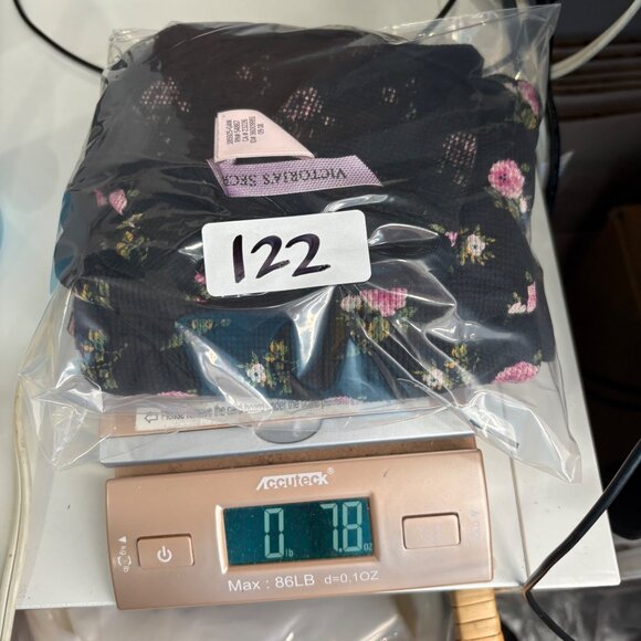 Victoria's Secret Women's size Medium Long Sleeves Cottage Roses Thermal Shirt - Picture 6 of 6